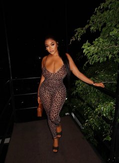 Karina - masseuse in Accra Photo 8 of 9