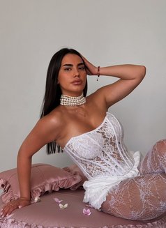 Karina - escort in İstanbul Photo 3 of 11
