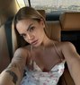 Karina - puta in Dubai Photo 1 of 8