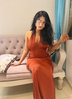 Karina - escort in Colombo Photo 2 of 4