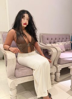 Karina - escort in Colombo Photo 3 of 4