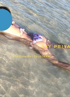 Karina - puta in Ahmedabad Photo 6 of 20
