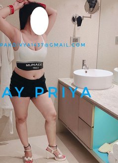 Karina - puta in Ahmedabad Photo 9 of 20