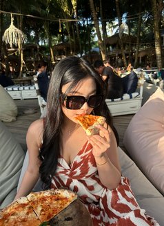 Karina VISIT - escort in Bali Photo 4 of 5