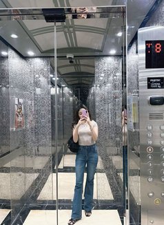 Karina Newbi - escort in Bali Photo 3 of 4