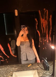 Karina VISIT - escort in Bali Photo 5 of 5