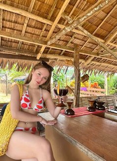 Karina ( Party & Gfe ) - puta in Hong Kong Photo 5 of 6