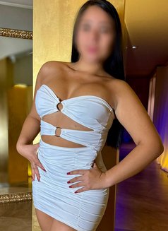 Karina - puta in Barcelona Photo 1 of 4