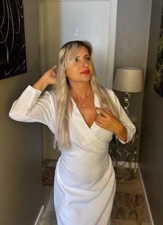 Karina - masseuse in Santa Cruz de Tenerife Photo 1 of 2