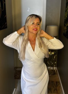 Karina - masseuse in Santa Cruz de Tenerife Photo 2 of 2
