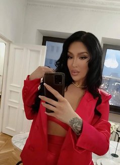 Karina - escort in Beirut Photo 1 of 9