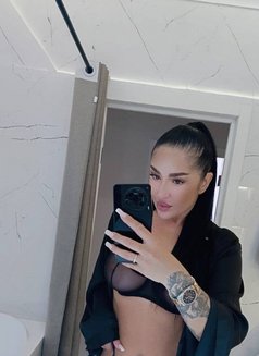 Karina - escort in Beirut Photo 4 of 9