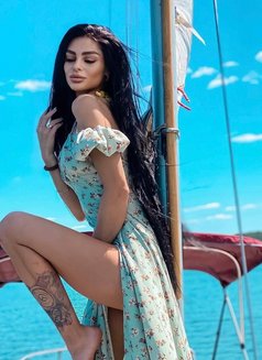 Karina - escort in Dubai Photo 1 of 10