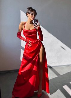 Karina - escort in Dubai Photo 4 of 10