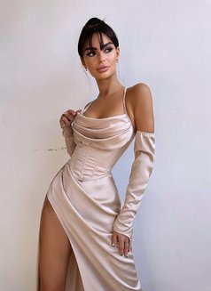 Karina - escort in Dubai Photo 6 of 10