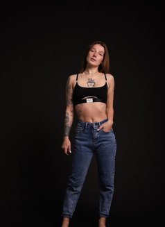 Karina - escort in Dubai Photo 1 of 7