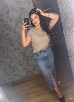 Karina - escort in Dubai Photo 5 of 14