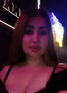 Karina - escort in Riyadh Photo 2 of 6