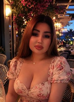Karina - escort in Riyadh Photo 4 of 6