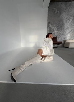 Karina - escort in Tbilisi Photo 7 of 17