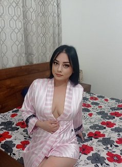 Karina Russian - puta in Muscat Photo 11 of 14