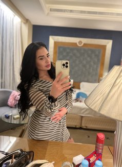 Karina Sexy Latina - puta in Dubai Photo 5 of 7