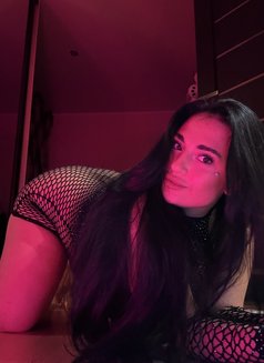Karina Sexy Latina - puta in Dubai Photo 6 of 7