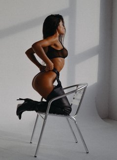 Karina Squirt - escort in Dubai Photo 4 of 14