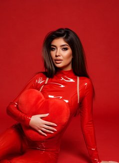 Karina Squirt - puta in Dubai Photo 7 of 13