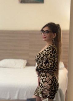 karina - puta in Muscat Photo 6 of 20