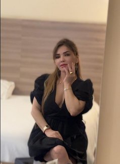 karina - puta in Muscat Photo 9 of 20