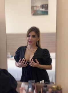 karina - puta in Muscat Photo 10 of 20