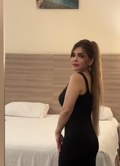 karina - puta in Muscat Photo 18 of 20