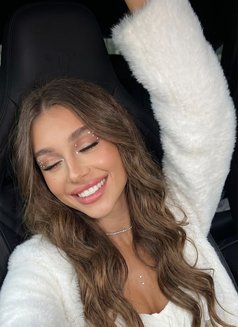 Karina - escort in Hong Kong Photo 4 of 8