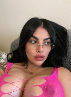 Karina - puta in Doha Photo 6 of 9