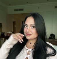 Karina Young Student - puta in Tbilisi