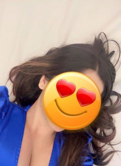 Karishma - escort in Dubai Photo 1 of 9