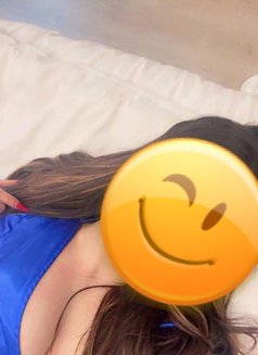 Karishma - escort in Dubai Photo 2 of 9