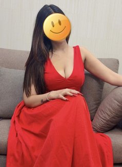 Karishma - escort in Dubai Photo 7 of 9