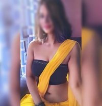 Karishma - puta in Singapore