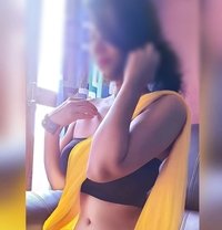 Karishma - puta in Singapore