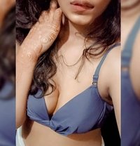 Karishma - puta in Singapore