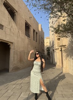 Karisma - puta in Dubai Photo 3 of 7