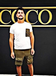 Karl 999 - masseuse in Beirut Photo 2 of 6