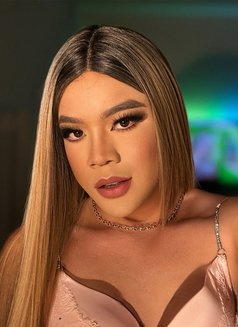 Karla Active Monster Cock - Transsexual escort in Dubai Photo 7 of 13