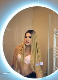 Karla Active Monster Cock - Transsexual escort in Dubai Photo 10 of 13