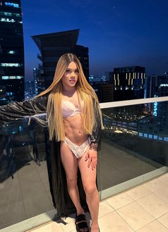Karla Active Monster Cock - Transsexual escort in Dubai Photo 4 of 13