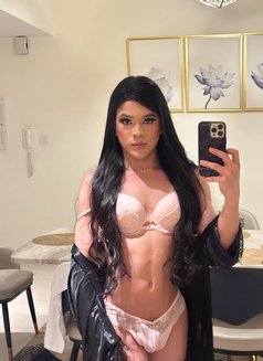 Karla Active Monster Cock - Transsexual escort in Dubai Photo 9 of 11