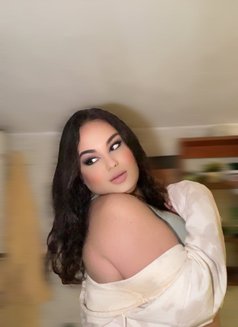 Karloina - Transsexual escort in Beirut Photo 3 of 5