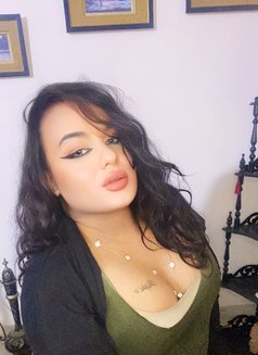Karloina - Transsexual escort in Beirut Photo 4 of 5